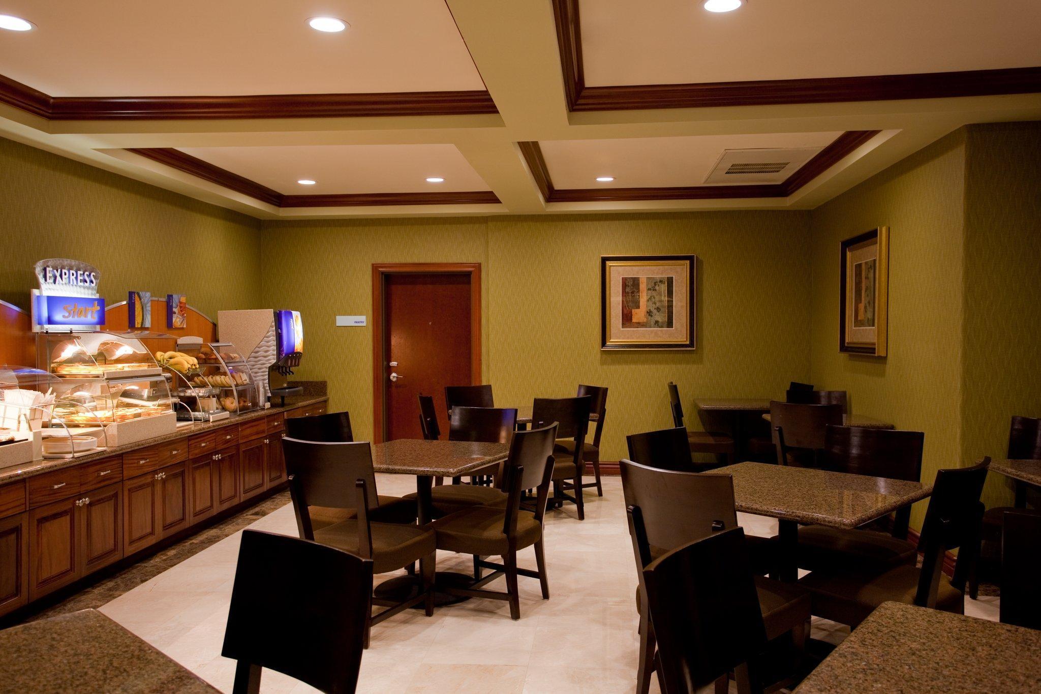 Holiday Inn Express Hotel & Suites Woodland Hills By Ihg Los Angeles Exterior photo