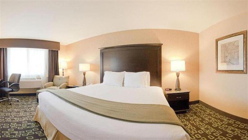 Holiday Inn Express Hotel & Suites Woodland Hills By Ihg Los Angeles Exterior photo
