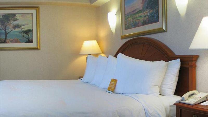 Holiday Inn Express Hotel & Suites Woodland Hills By Ihg Los Angeles Exterior photo