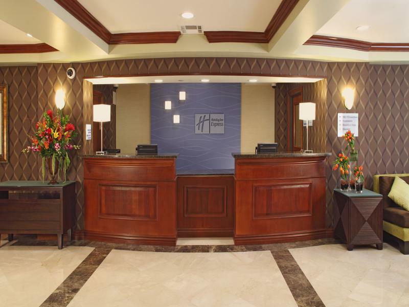 Holiday Inn Express Hotel & Suites Woodland Hills By Ihg Los Angeles Exterior photo